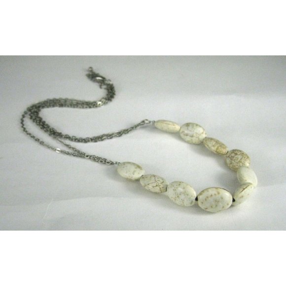 Necklace String Strand White Stone Magnesite Beads 21 Inch Silvertone Chain - Picture 3 of 9